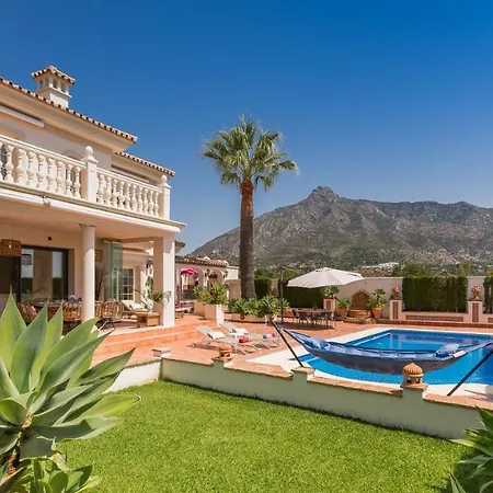 Villa Golden Mile Close To *