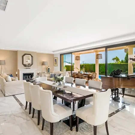 Golden Mile Close To 别墅