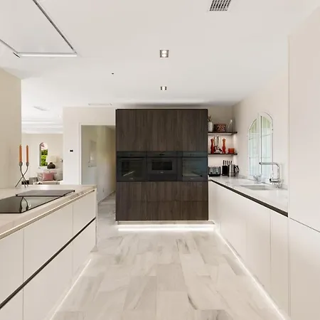 فيلة Golden Mile Close To