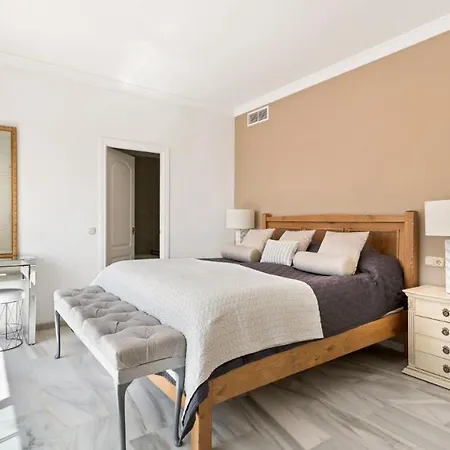 فيلة Golden Mile Close To